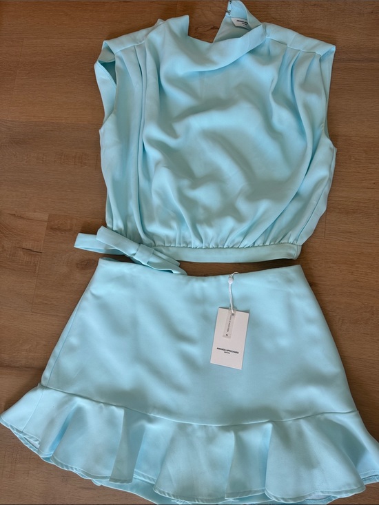 REVOLVE Dresses & Skirts - Revolve Sleeveless Fabienne Top
AMANDA UPRICHARD